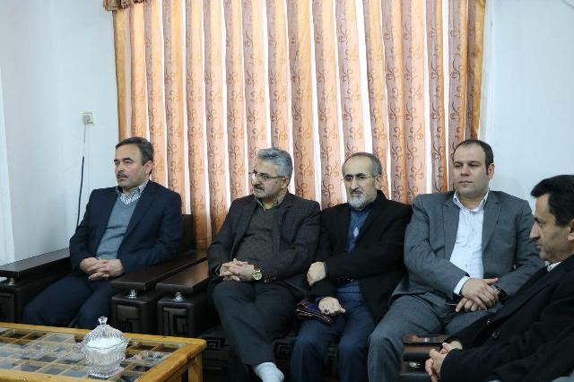 دیدار اعضای شورای اسلامی شهر و شهردار لاهیجان با امام جمعه در سالروز آغاز دهه مبارک فجر